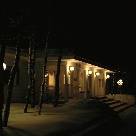 كوسامْوُ Hotelli Kultainen Joutsen المظهر الخارجي الصورة